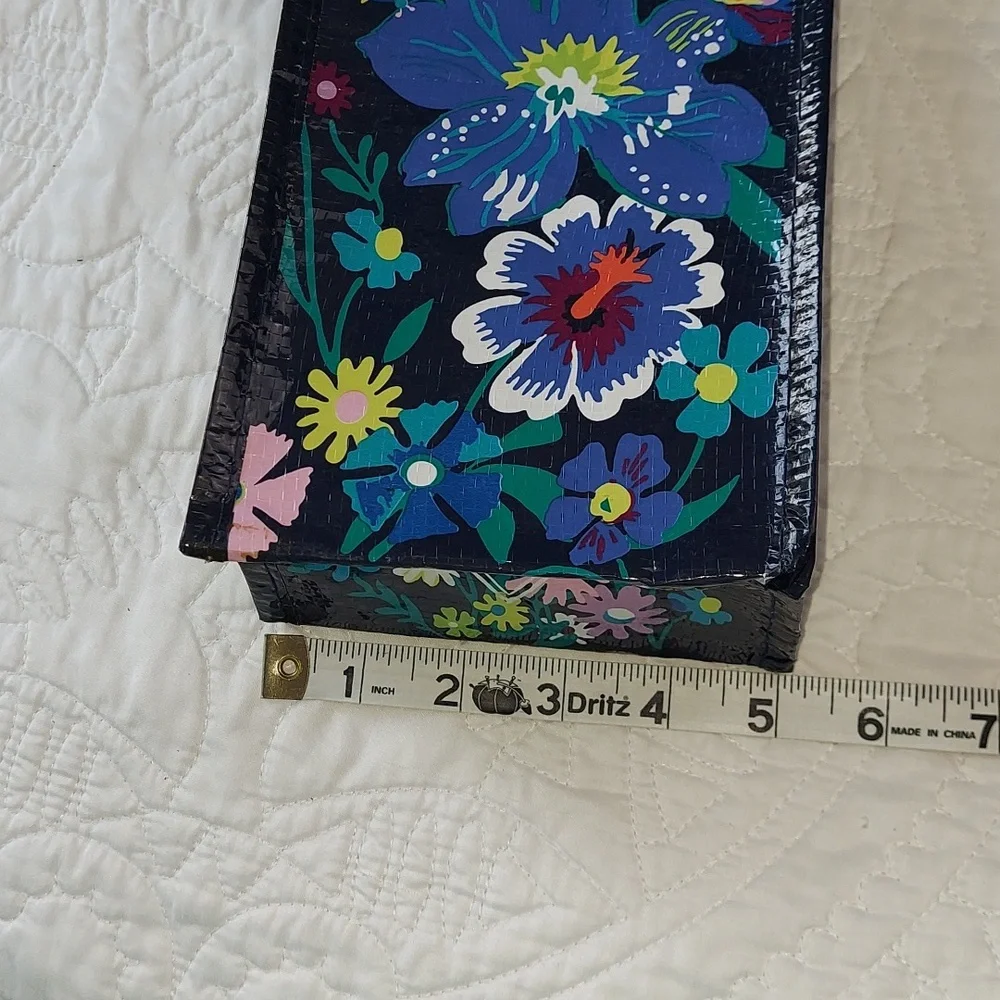 * Vera Bradley Colorful Floral, 4 Pc Heavy Duty Gift Bag Set, NEW
